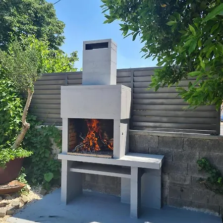 Romeo アパート Sukošan